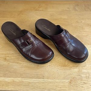 Clarks Brown Leather Slip On Shoes Mules Clogs Size 8